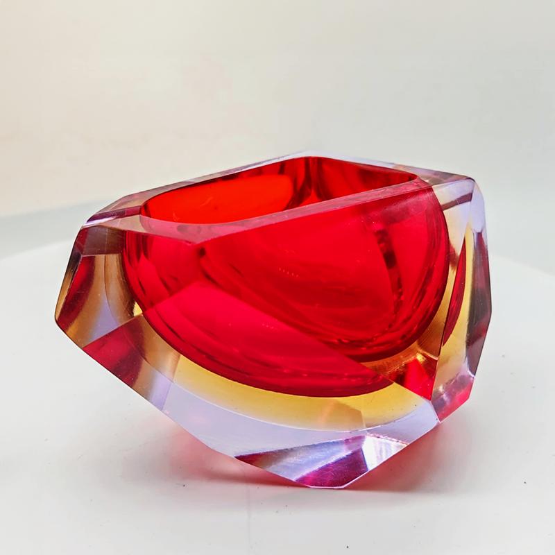 1960s Asymmetric  Ashtray or Catch-all in Murano Glass by Flavio Poli for Seguso. Made in Italy.