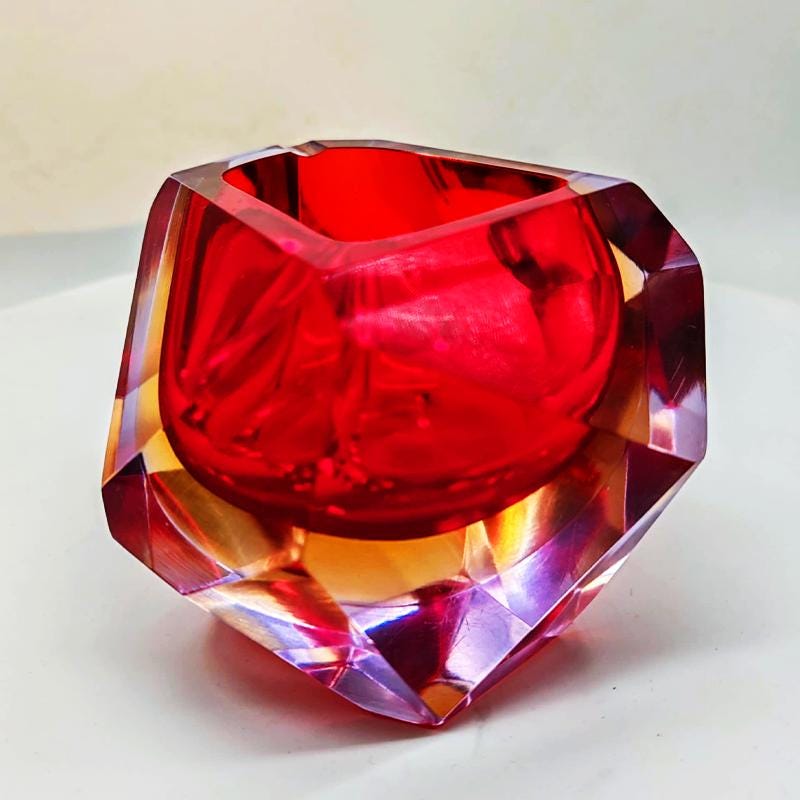 1960s Asymmetric  Ashtray or Catch-all in Murano Glass by Flavio Poli for Seguso. Made in Italy.