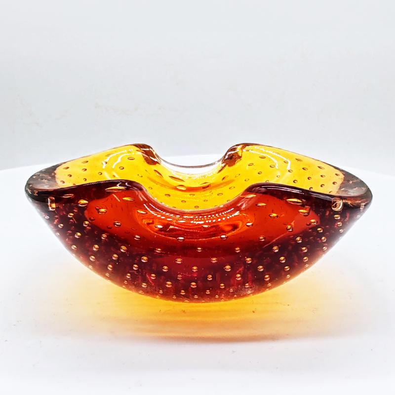 1960s Little size Amber Ashtray or Catch-all in Murano Glass by Flavio Poli for Seguso. Made in Italy.