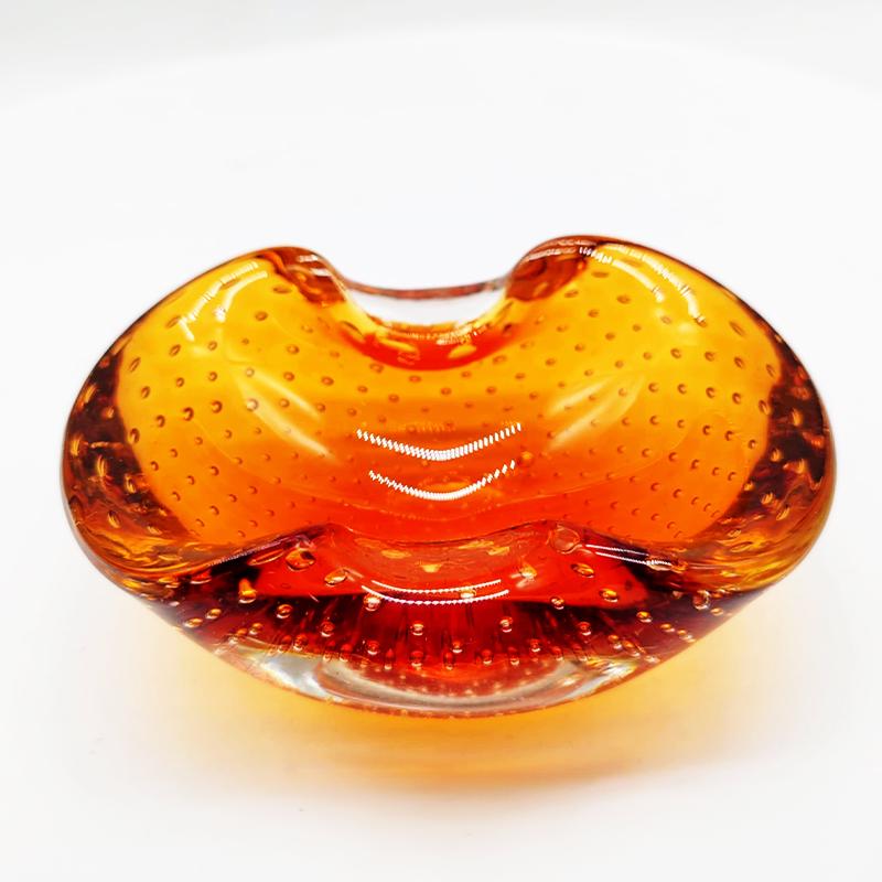 1960s Little size Amber Ashtray or Catch-all in Murano Glass by Flavio Poli for Seguso. Made in Italy.