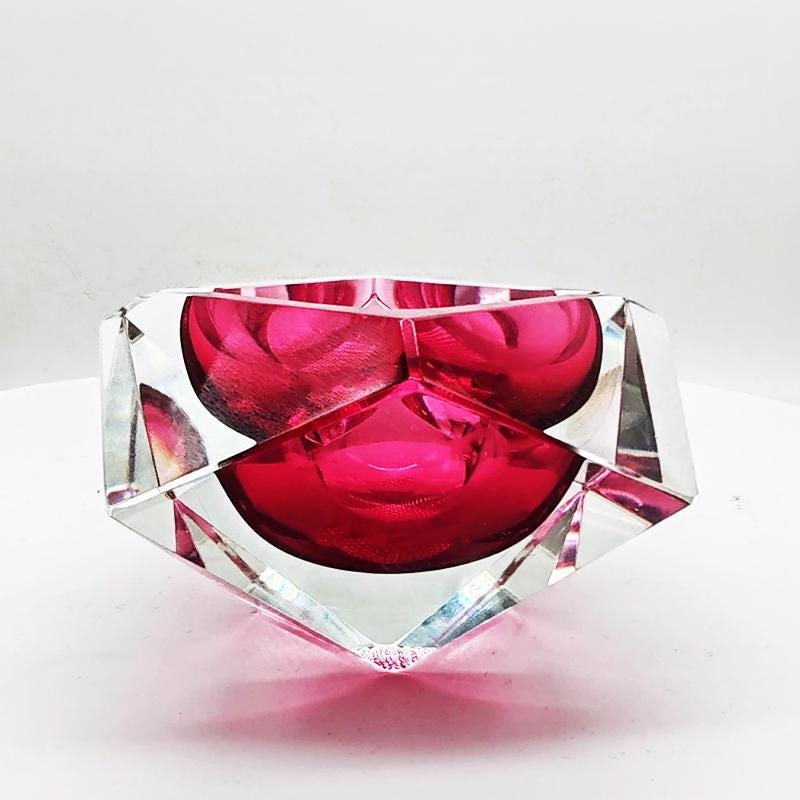 1960s Stunning Pink Ashtray or Catch-all in Murano Glass by Flavio Poli for Seguso.
