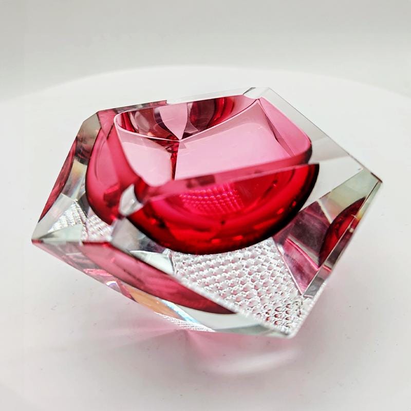 1960s Stunning Pink Ashtray or Catch-all in Murano Glass by Flavio Poli for Seguso.