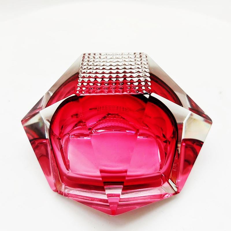 1960s Stunning Pink Ashtray or Catch-all in Murano Glass by Flavio Poli for Seguso.