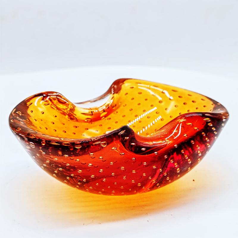 1960s Little size Amber Ashtray or Catch-all in Murano Glass by Flavio Poli for Seguso. Made in Italy.