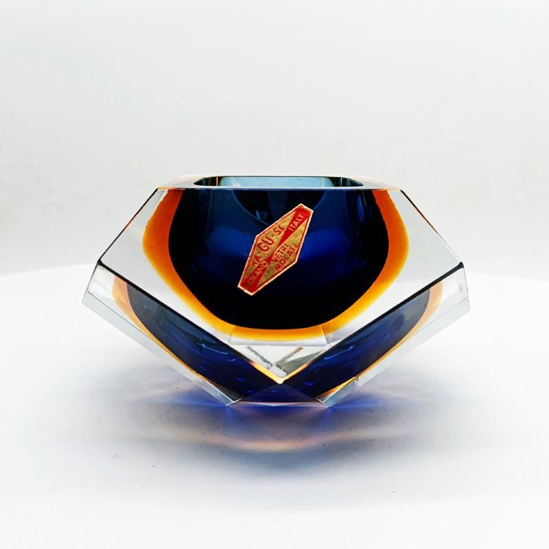 1960s Stunning Multifaceted Ashtray or Catch-all in Murano Glass by Flavio Poli for Seguso. Label Murano. 14 cm.