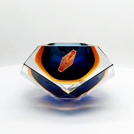 1960s Stunning Multifaceted Ashtray or Catch-all in Murano Glass by Flavio Poli for Seguso. Label Murano. 14 cm.