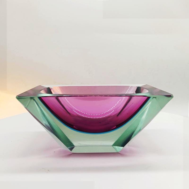 1960s Big Rare Pink  Multifaceted Rectangular Ashtray or Catch-all in Murano by Flavio Poli for Seguso. Made in Italy.