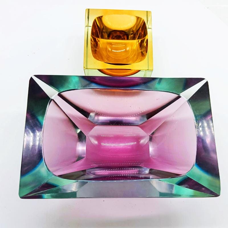 1960s Big Rare Pink  Multifaceted Rectangular Ashtray or Catch-all in Murano by Flavio Poli for Seguso. Made in Italy.