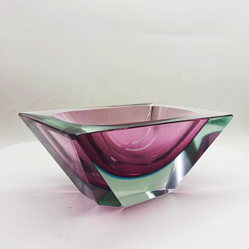 1960s Big Rare Pink  Multifaceted Rectangular Ashtray or Catch-all in Murano by Flavio Poli for Seguso. Made in Italy.