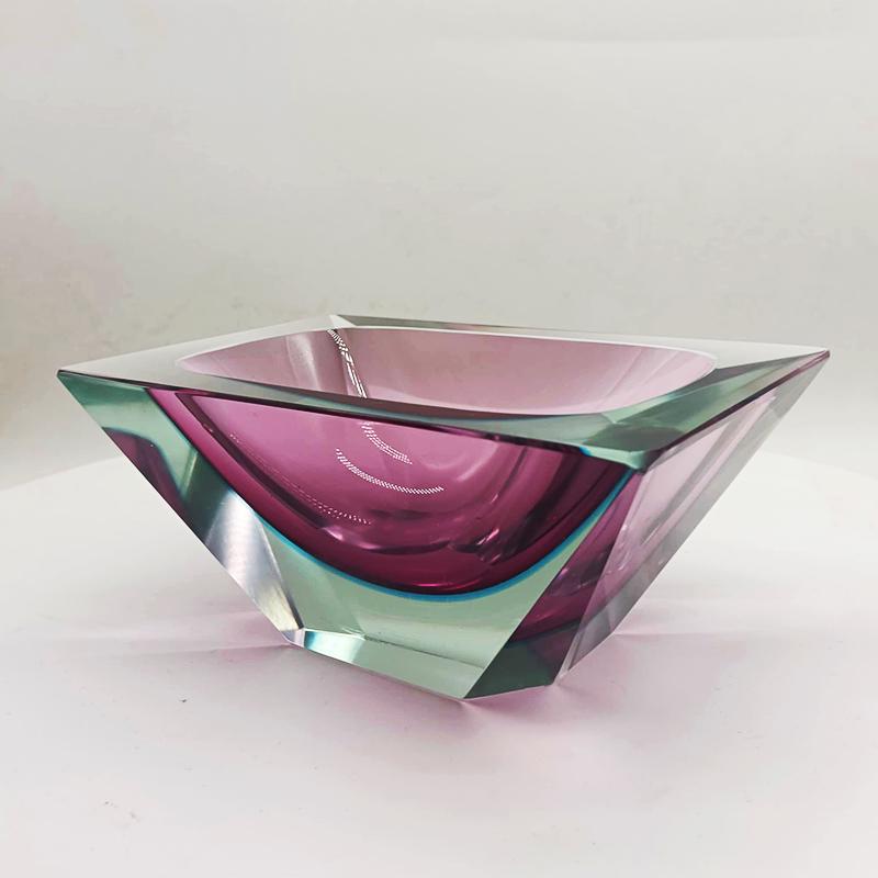 1960s Big Rare Pink  Multifaceted Rectangular Ashtray or Catch-all in Murano by Flavio Poli for Seguso. Made in Italy.