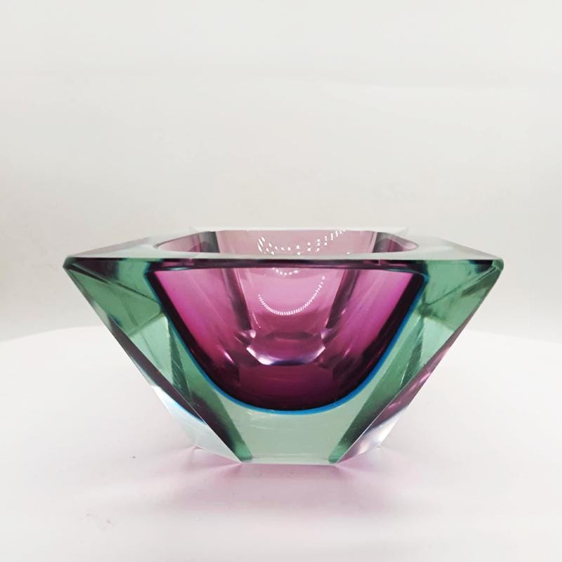 1960s Big Rare Pink  Multifaceted Rectangular Ashtray or Catch-all in Murano by Flavio Poli for Seguso. Made in Italy.