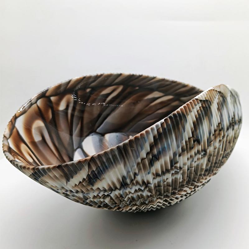 Large Shell Centerpiece / Ashtray / Empty Pocket in hand-worked Murano Art Glass. Made in Italy .  Label - 30 cm. / 11.81 inches.