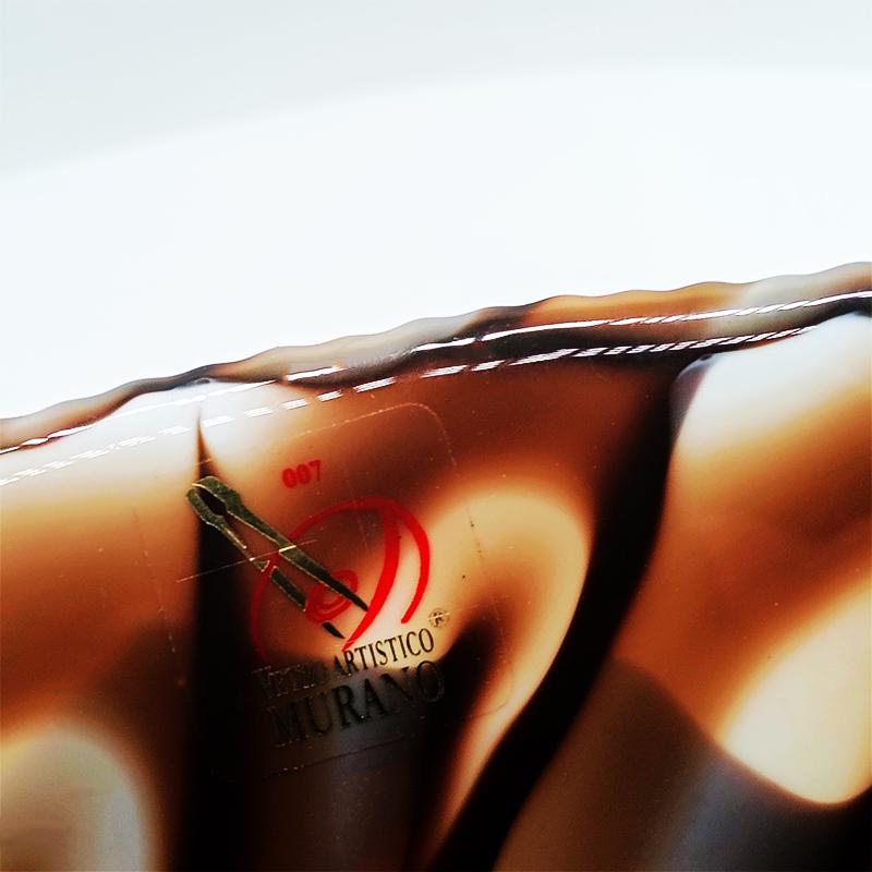 Large Shell Centerpiece / Ashtray / Empty Pocket in hand-worked Murano Art Glass. Made in Italy .  Label - 30 cm. / 11.81 inches.