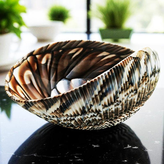 Large Shell Centerpiece / Ashtray / Empty Pocket in hand-worked Murano Art Glass. Made in Italy .  Label - 30 cm. / 11.81 inches.