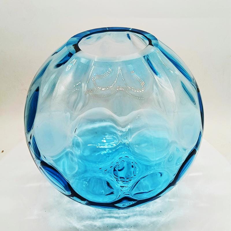 1970s Stunning Vase hand-worker in Murano Glass. Made in Italy