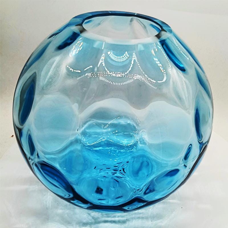 1970s Stunning Vase hand-worker in Murano Glass. Made in Italy