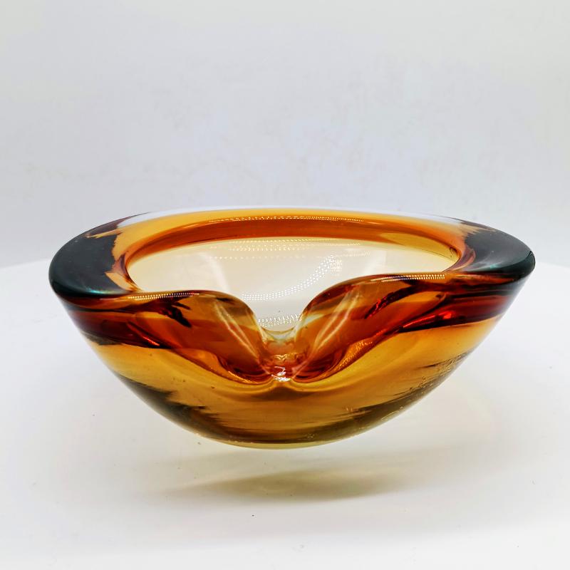 1960s Ashtray or Catch-all in Murano Glass by Flavio Poli for Seguso. Made in Italy.