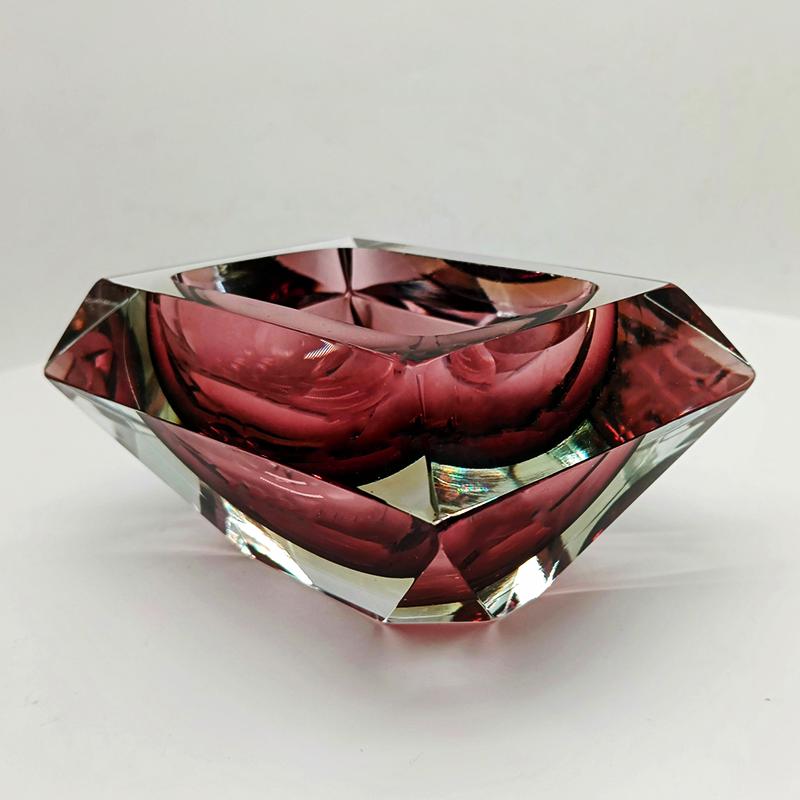 1960s  Purple Rectangular Multifaceted Ashtray or Catch-all in Murano Glass by Flavio Poli for Seguso. Made in Italy.