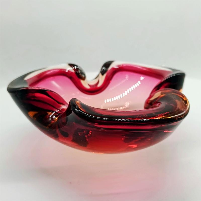 1960s Pink Ashtray or Catch-all in Murano Glass by Flavio Poli for Seguso. Made in Italy.