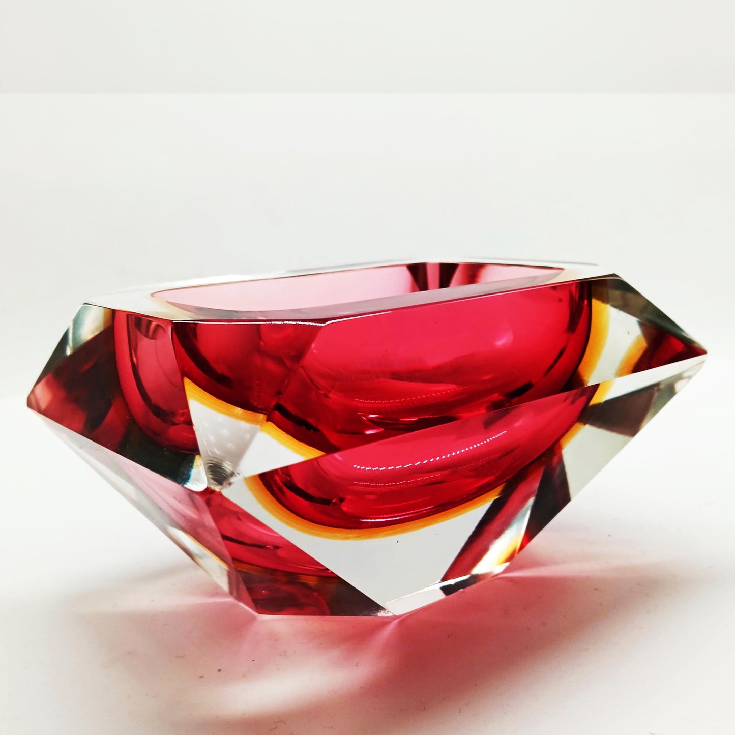 1960s Pink Rectangular Multifaceted Ashtray or Catch-all in Murano Glass by Flavio Poli for Seguso. Made in Italy.