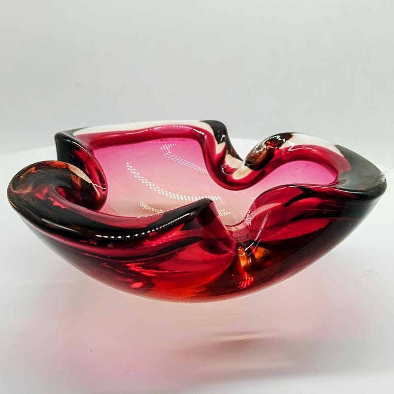 1960s Pink Ashtray or Catch-all in Murano Glass by Flavio Poli for Seguso. Made in Italy.
