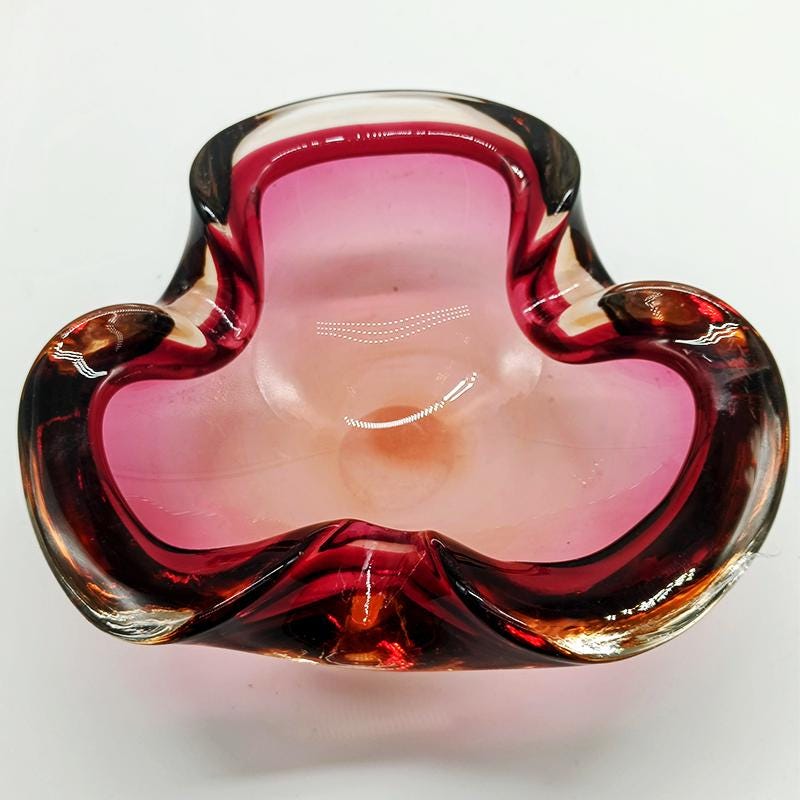 1960s Pink Ashtray or Catch-all in Murano Glass by Flavio Poli for Seguso. Made in Italy.