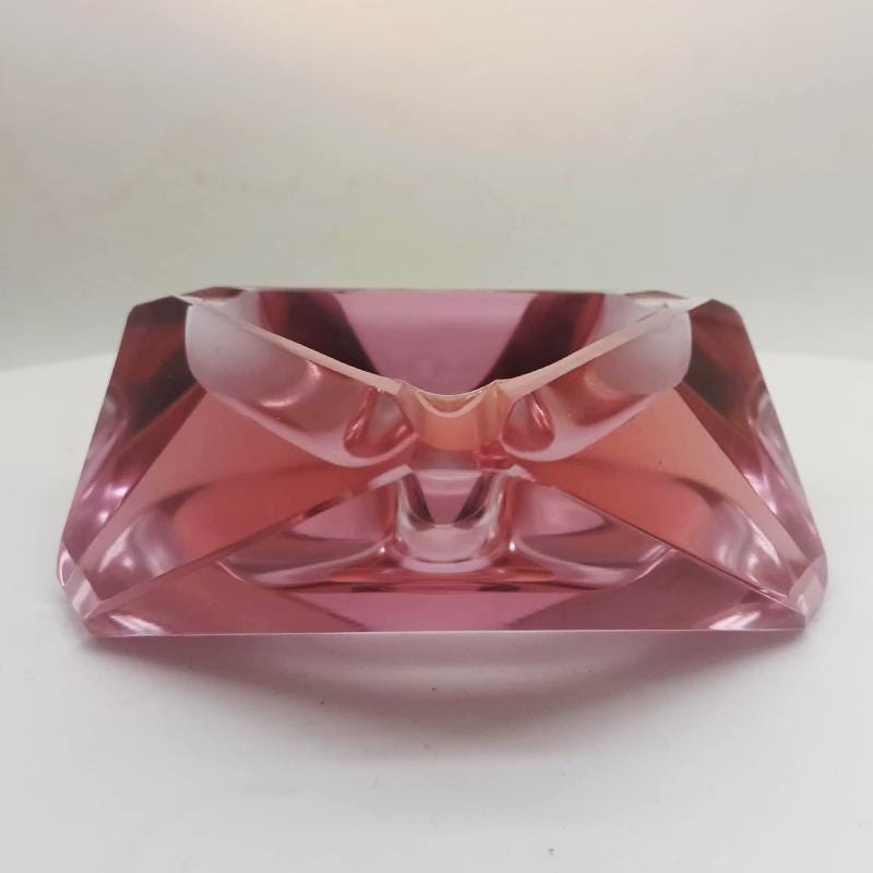 1960s Pink Multifaceted Ashtray or Catch-all in Murano Glass. Made in Italy.