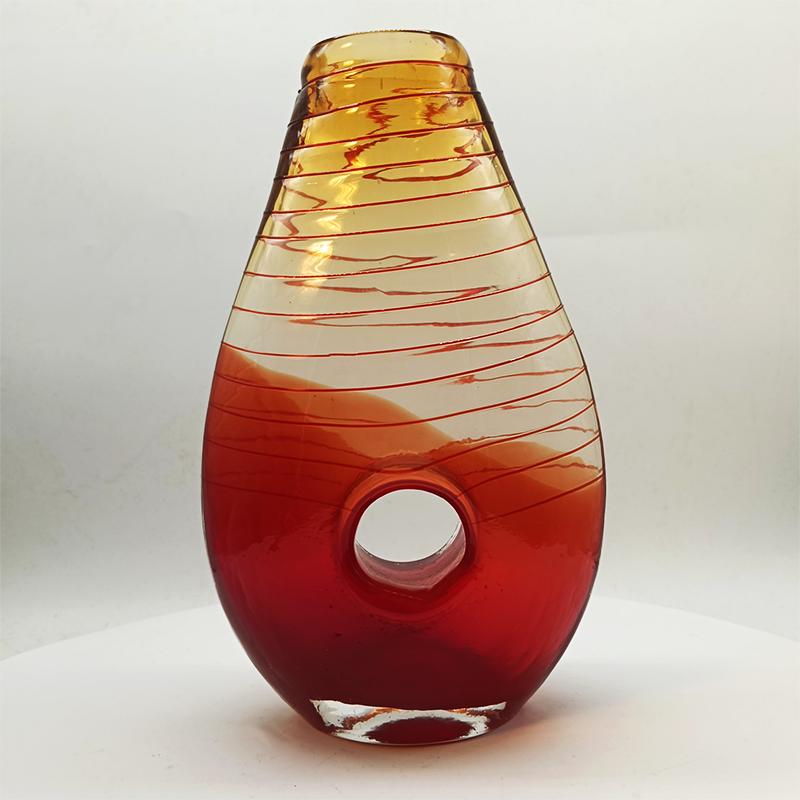 1970s Stunning Vase in hand-worked Murano Glass. Made in Italy.