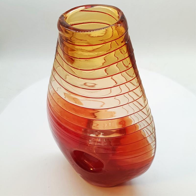 1970s Stunning Vase in hand-worked Murano Glass. Made in Italy.