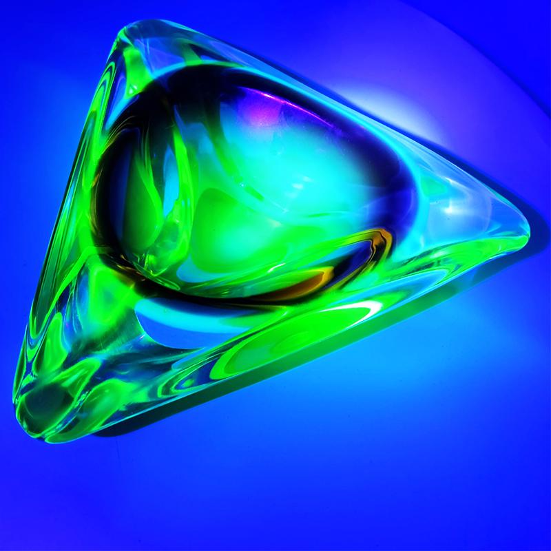 1960s Big Uranium Triangular Ashtray or Catch-all in Murano Glass. Made in Italy.