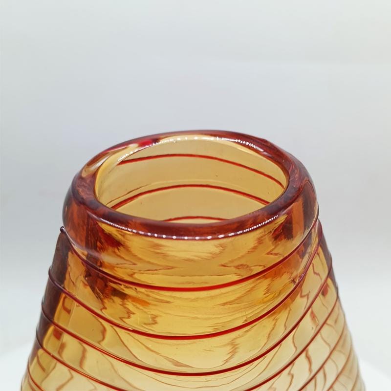 1970s Stunning Vase in hand-worked Murano Glass. Made in Italy.