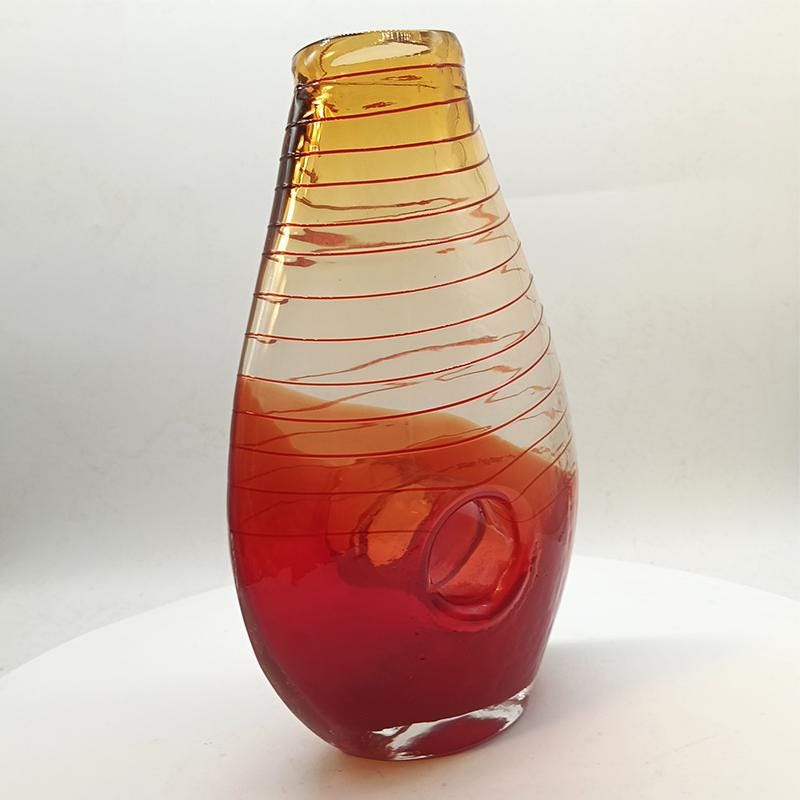 1970s Stunning Vase in hand-worked Murano Glass. Made in Italy.