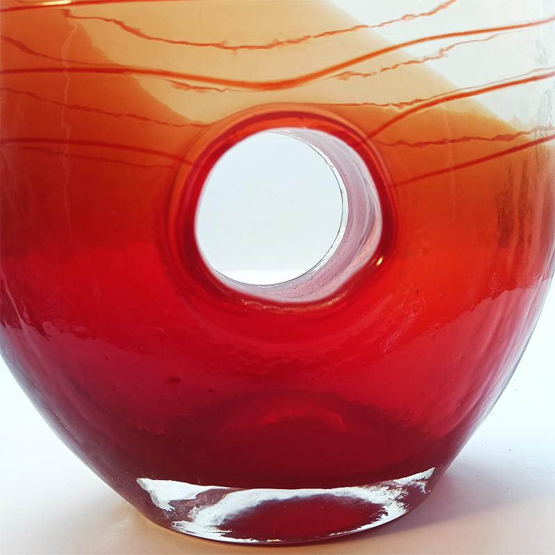 1970s Stunning Vase in hand-worked Murano Glass. Made in Italy.