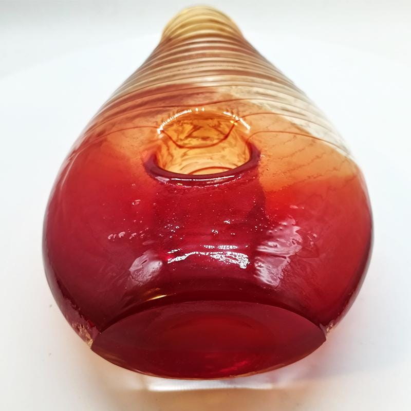 1970s Stunning Vase in hand-worked Murano Glass. Made in Italy.