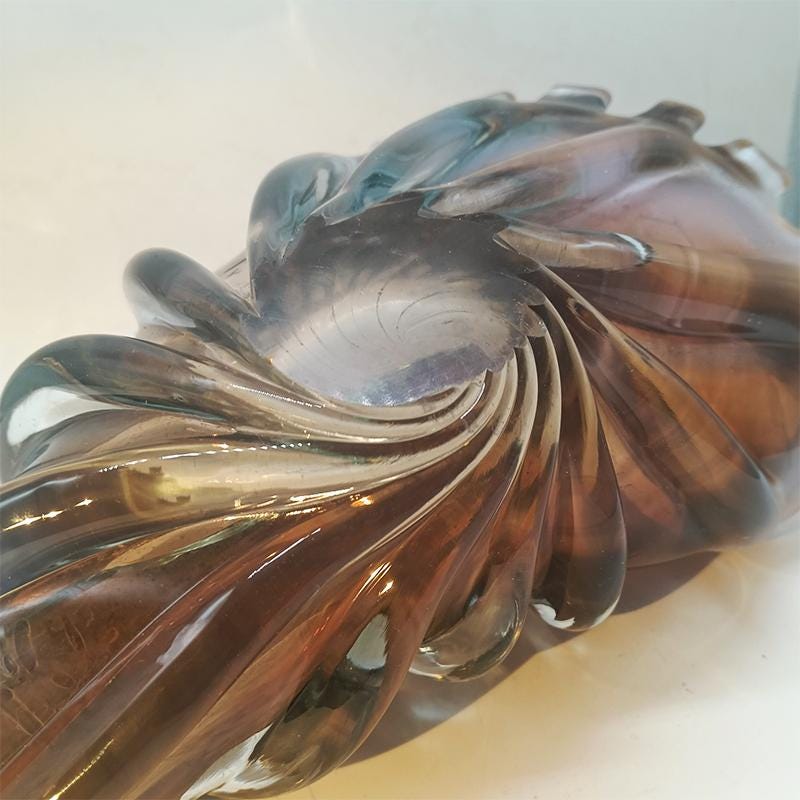 1960s Large Shell Sculpure in Hand - Worked Murano Glass. Made in Italy . 34 cm. / 13.38 inches.
