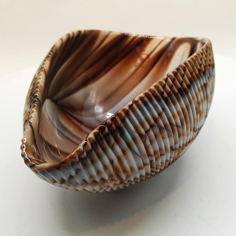 1970s Shell Ashtray - Empty Pocket in hand-worked Murano Art Glass. Made in Italy . Original Label - 18 cm / 7.08 inches.