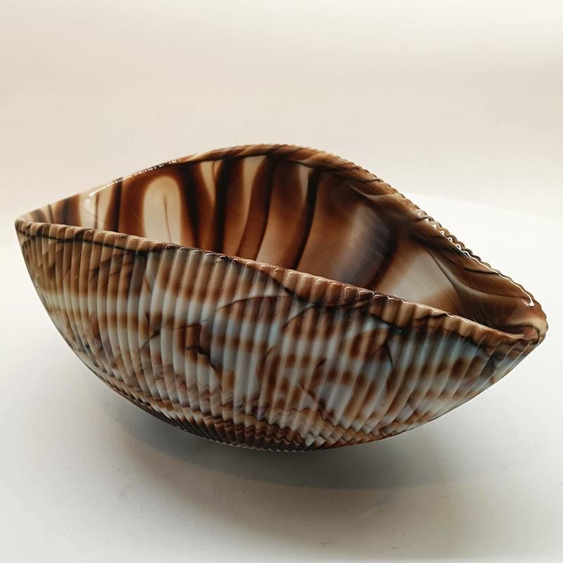 1970s Shell Ashtray - Empty Pocket in hand-worked Murano Art Glass. Made in Italy . Original Label - 18 cm / 7.08 inches.