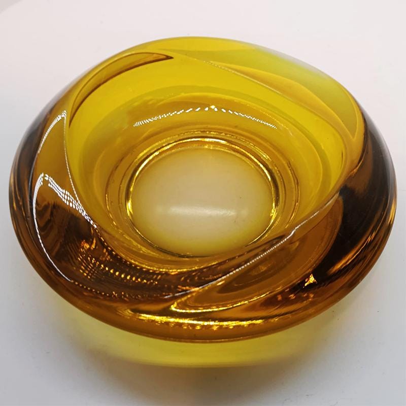 1960s Big Golden Yellow Ashtray or Catch-all in Murano Glass. 17,5 cm. Made in Italy.