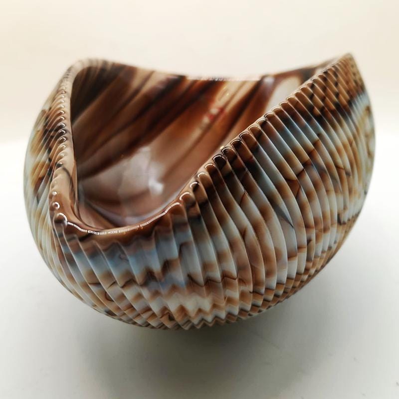 1970s Shell Ashtray - Empty Pocket in hand-worked Murano Art Glass. Made in Italy . Original Label - 18 cm / 7.08 inches.