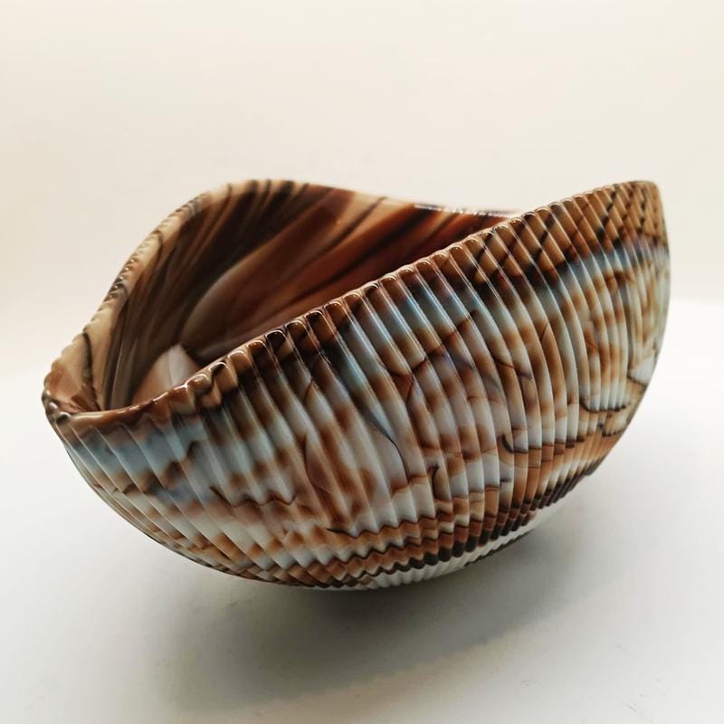 1970s Shell Ashtray - Empty Pocket in hand-worked Murano Art Glass. Made in Italy . Original Label - 18 cm / 7.08 inches.