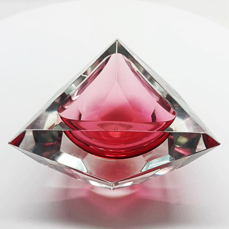 1960s Rare Pink Multifaceted Triangular Ashtray or Catch-all in Murano by Flavio Poli for Seguso. Made in Italy.