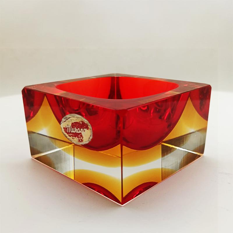 1960s Stunning Handcrafted Square Ashtray or Catch-all in Murano Glass by Flavio Poli for Seguso.