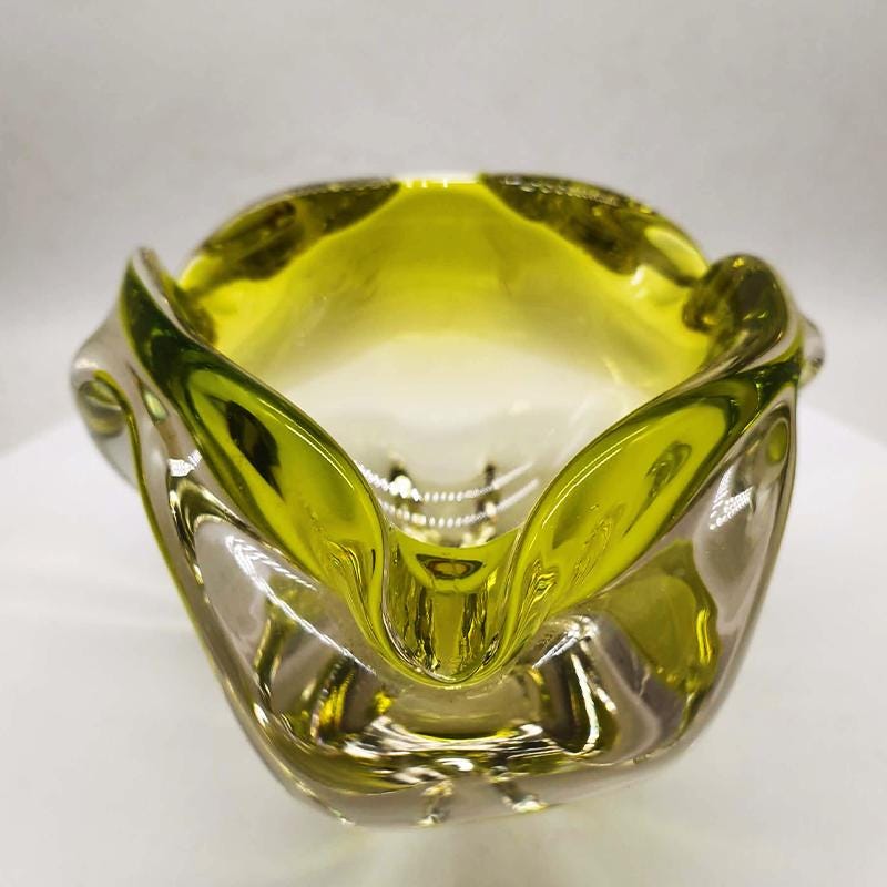 1950s Big Triangular Ashtray - Centerpiece or Catch-all in Murano Glass by Flavio Poli. Made in Italy. 20 x 17 x 13,5 h cm / 2,8 kg.