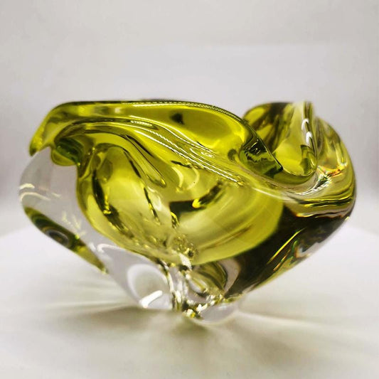 1950s Big Triangular Ashtray - Centerpiece or Catch-all in Murano Glass by Flavio Poli. Made in Italy. 20 x 17 x 13,5 h cm / 2,8 kg.