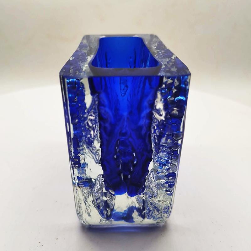 1960s Stunning Rectangular Ashtray or Catch-All in Handcrafted Murano Glass by Mandruzzato. Made in Italy.