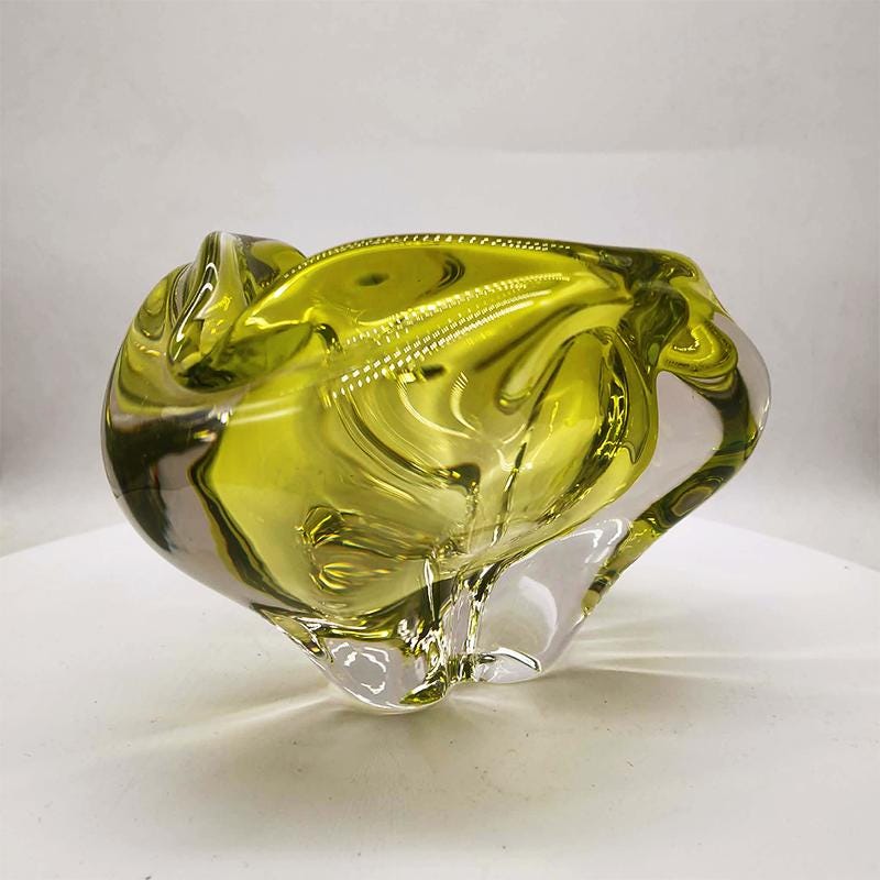 1950s Big Triangular Ashtray - Centerpiece or Catch-all in Murano Glass by Flavio Poli. Made in Italy. 20 x 17 x 13,5 h cm / 2,8 kg.
