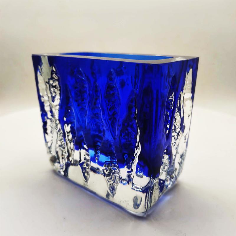 1960s Stunning Rectangular Ashtray or Catch-All in Handcrafted Murano Glass by Mandruzzato. Made in Italy.