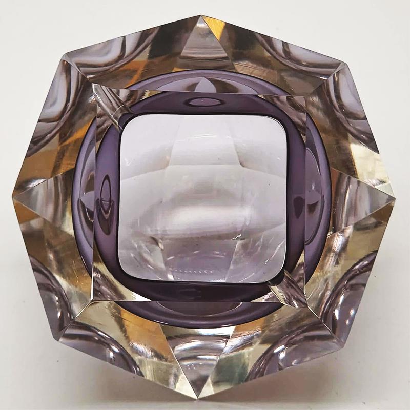 1960s Big rare color Ashtray or Catch-all in Murano Glass by Flavio Poli for Seguso. 15 cm. / 5.90 inches