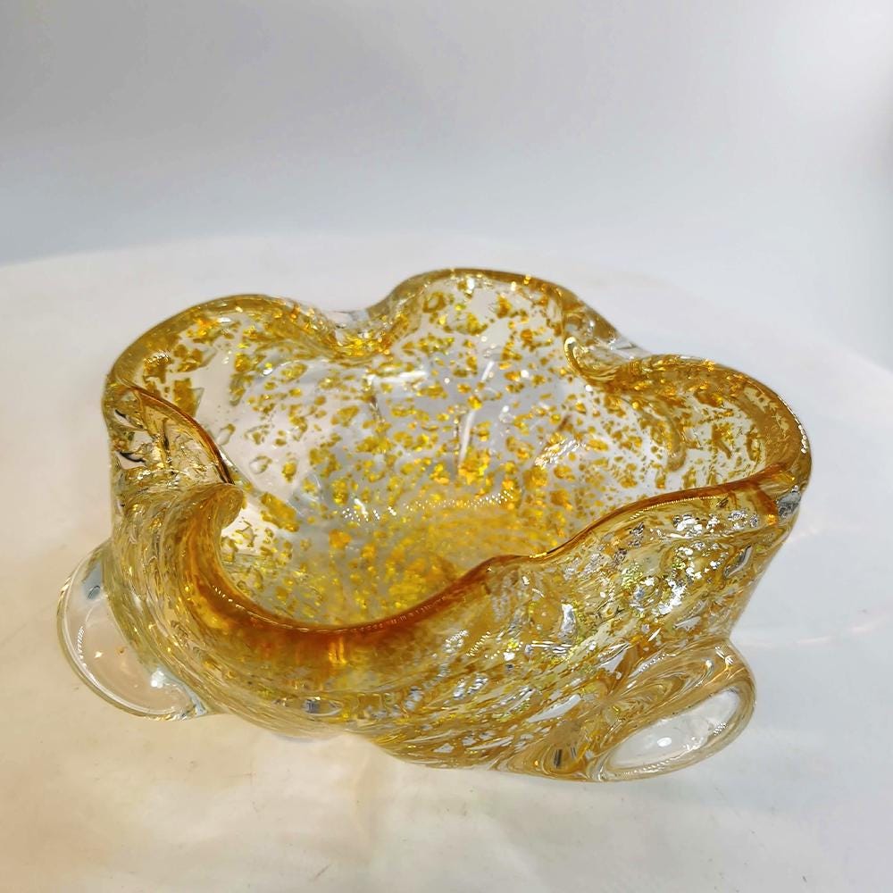 1950s Stunning Ashtray in Murano Glass with Gold finishes, Made in Italy. 16 cm. / 6.29 inches