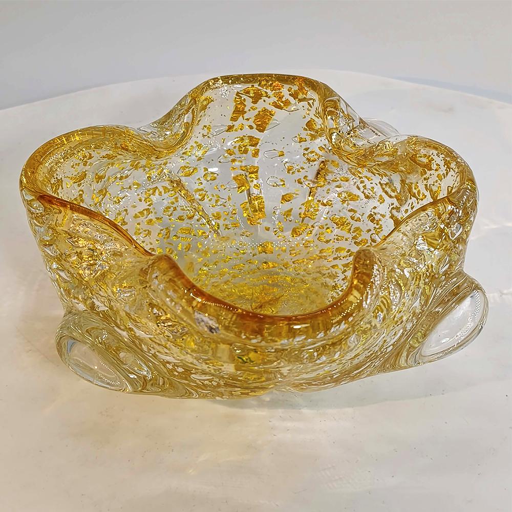 1950s Stunning Ashtray in Murano Glass with Gold finishes, Made in Italy. 16 cm. / 6.29 inches
